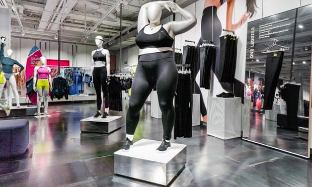 Nike e il manichino obeso